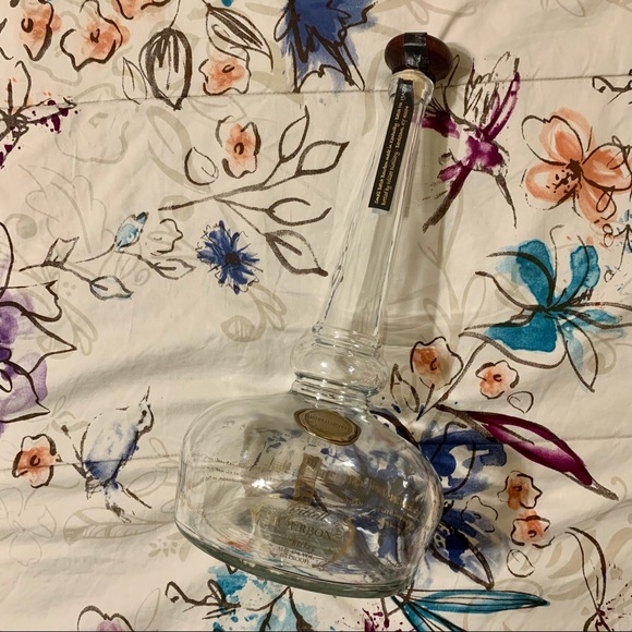 🖤 Empty Large Willett Bourbon Bottles for DIY/Crafts - Picture 3 of 15